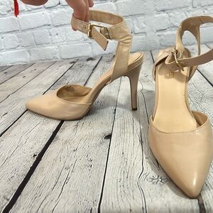 Nine West Tan heel size 8